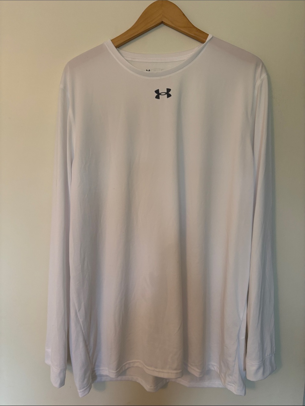 NWOT Under Armour Men’s White Long-Sleeve Performance Tee with Black Logo